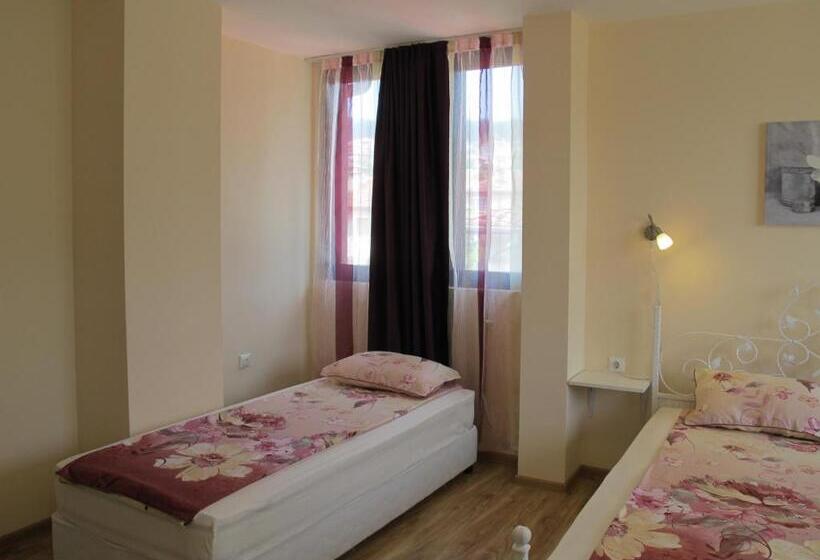 بنسيون Guest House & Bistro Lefterova