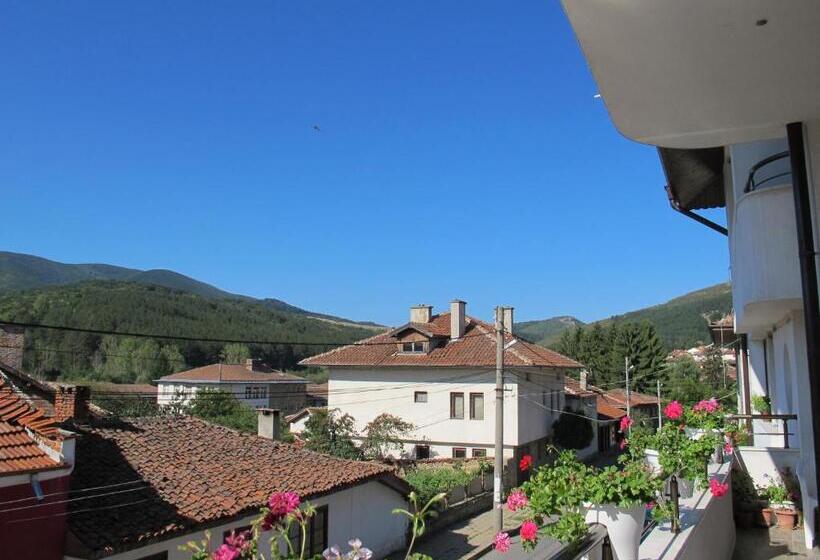 بنسيون Guest House & Bistro Lefterova