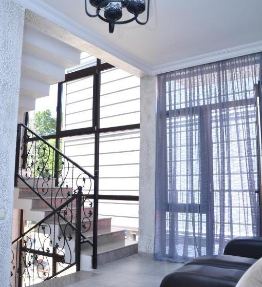 هتل Kobuleti Garden Inn