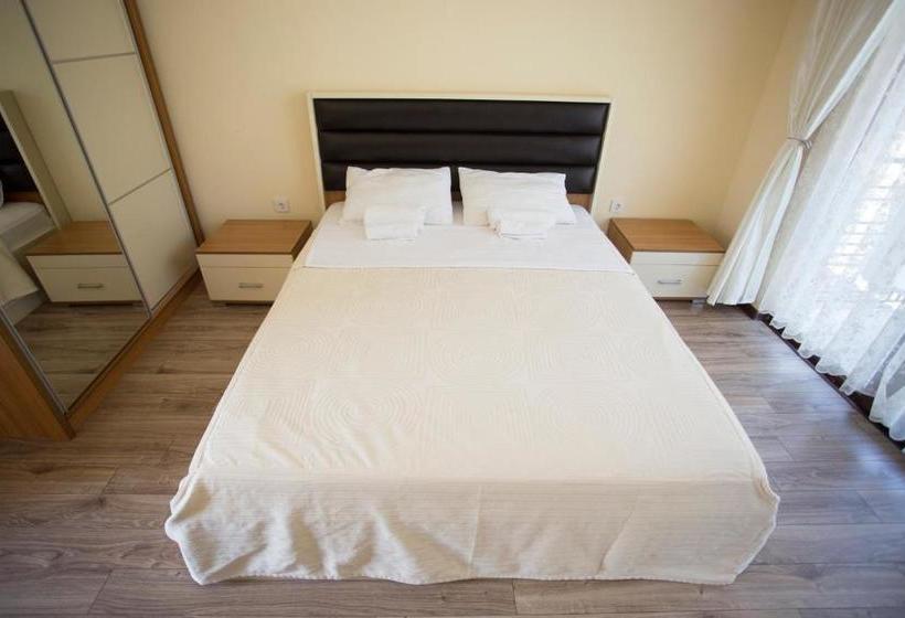 هتل Kobuleti Garden Inn