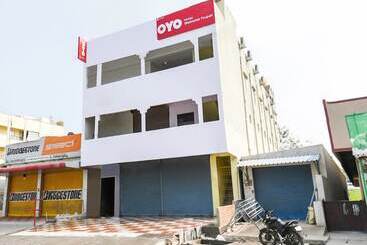 Oyo 27936 Hotel Welcome Tirupati