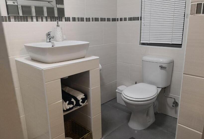 بنسيون Northern Vine Guesthouse B&b Self Catering