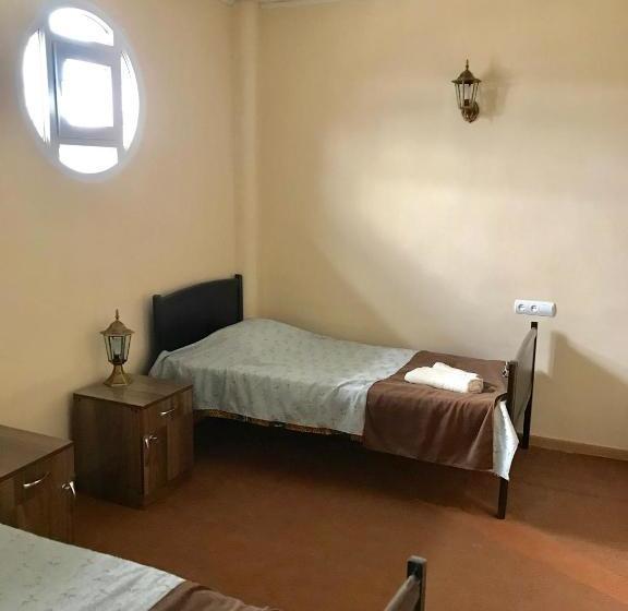 هاستل Castle House