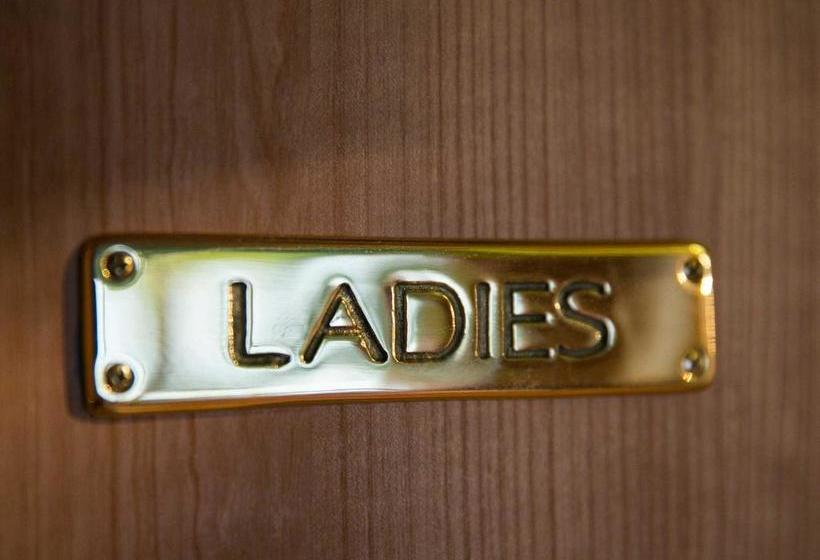 The Wardrobe Hostel Tree Otemachi