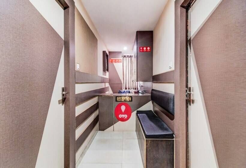 호텔 Oyo 27696 Jai Ganesh Banquet Hall & Rooms