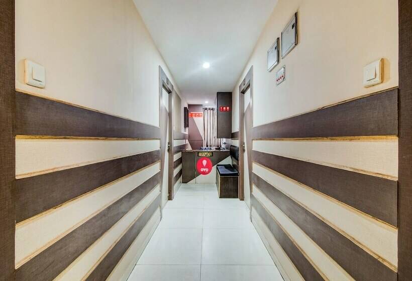 호텔 Oyo 27696 Jai Ganesh Banquet Hall & Rooms