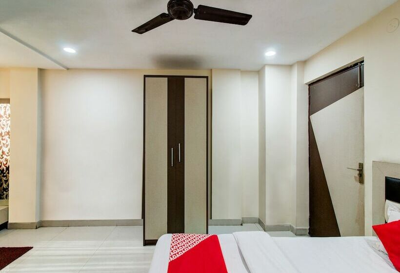 호텔 Oyo 27696 Jai Ganesh Banquet Hall & Rooms