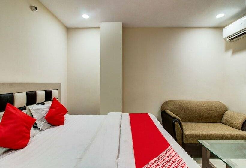 호텔 Oyo 27696 Jai Ganesh Banquet Hall & Rooms