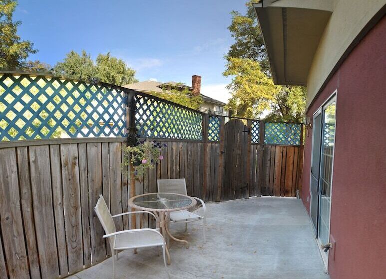 ユースホステル Birchfield Manor Inn And Restaurant