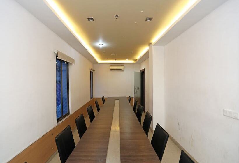 Hotel Oyo 28439 Skylark