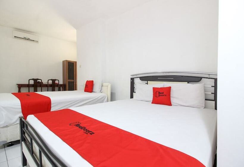 Пансион Reddoorz Near Rs Sarjito Yogyakarta 2