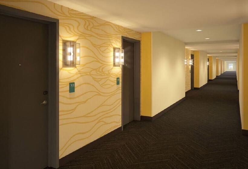 فندق Holiday Inn & Suites Cedar Falls Waterloo Event Ctr, An Ihg