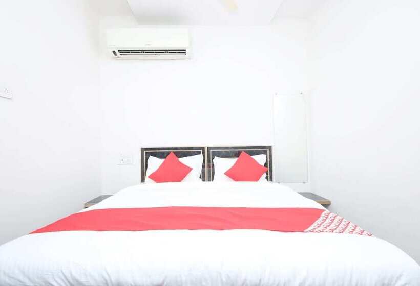 Oyo 26738 Hotel Supreet