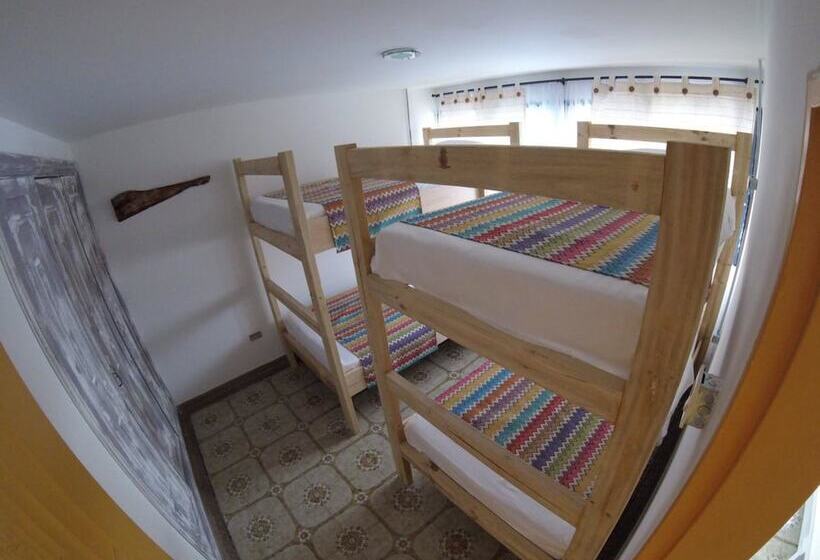 Pensão La Otra Mitad Hostel