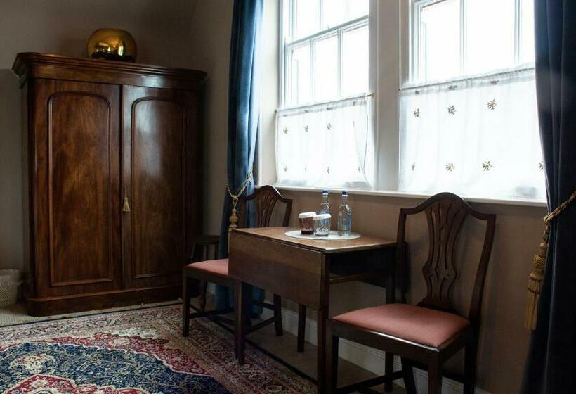 هاستل The Carden Arms