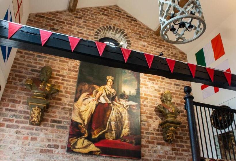 هاستل The Carden Arms
