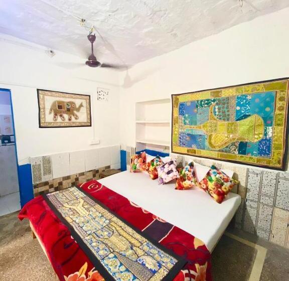 تختخواب و صبحانه Mirvana Guest House & Camel Safari