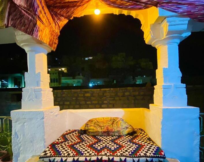 تختخواب و صبحانه Mirvana Guest House & Camel Safari
