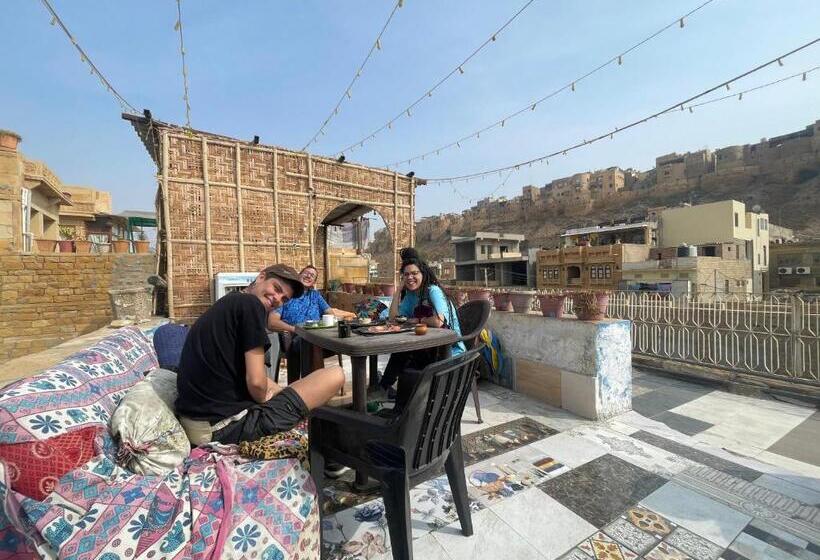 تختخواب و صبحانه Mirvana Guest House & Camel Safari