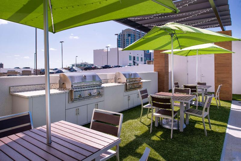 בית מלון כפרי Home2 Suites By Hilton Tampa Downtown Channel District