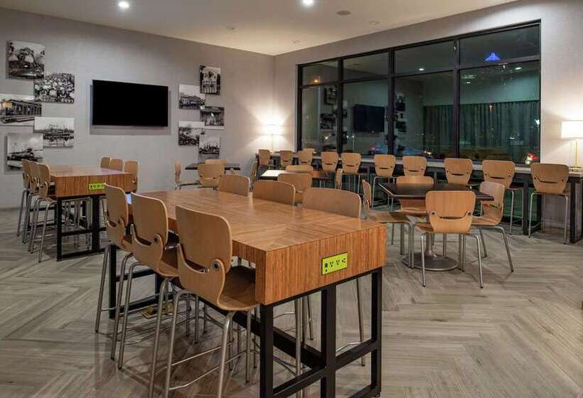 בית מלון כפרי Home2 Suites By Hilton Tampa Downtown Channel District