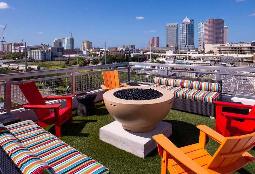 בית מלון כפרי Home2 Suites By Hilton Tampa Downtown Channel District