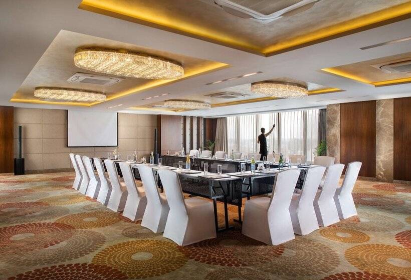 ホテル Nirvana Sarovar Portico Gorakhpur