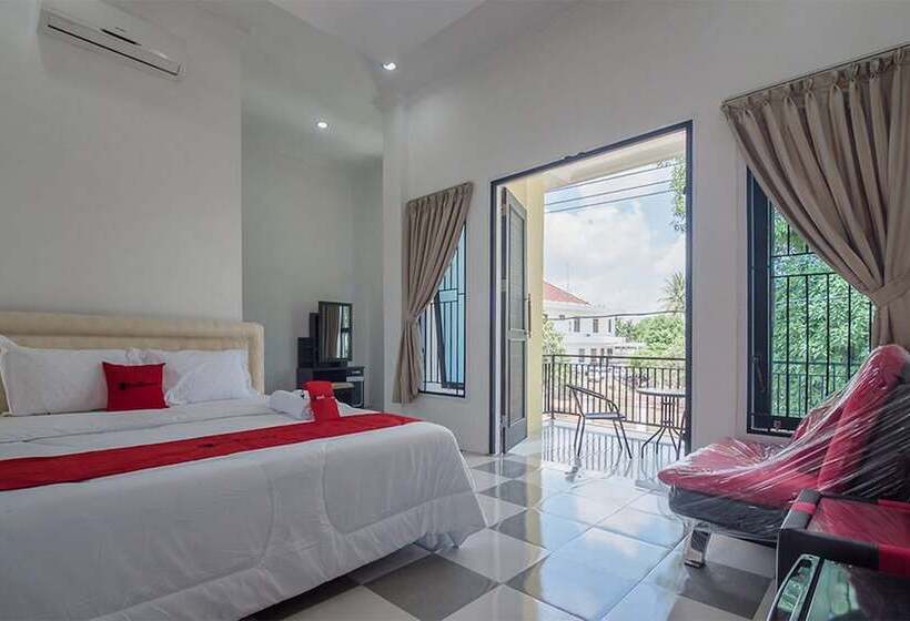پانسیون Reddoorz Near Sultan Thaha Airport Jambi