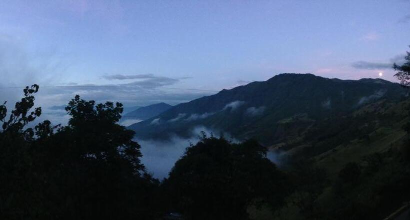 تختخواب و صبحانه Finca Petrona