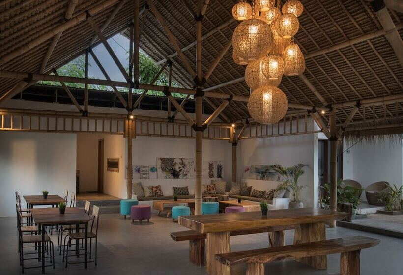 هتل Jago Gili Air