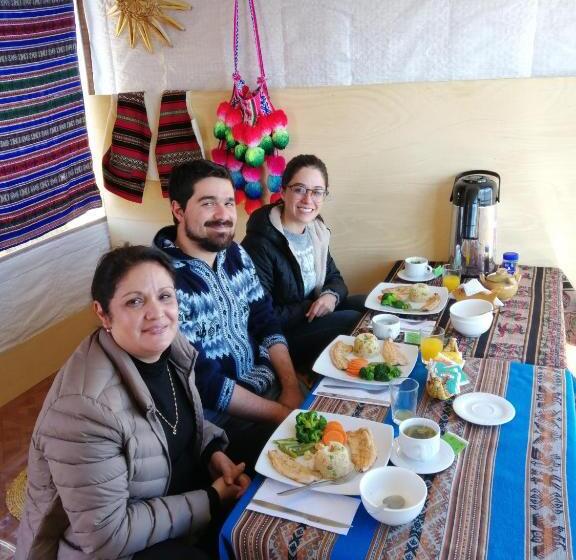 پانسیون Uros Titicaca Khantaniwa Lodge