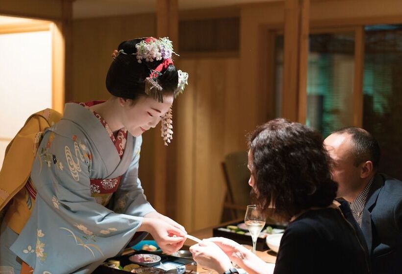 Henn Na  Kyoto Hachijoguchi