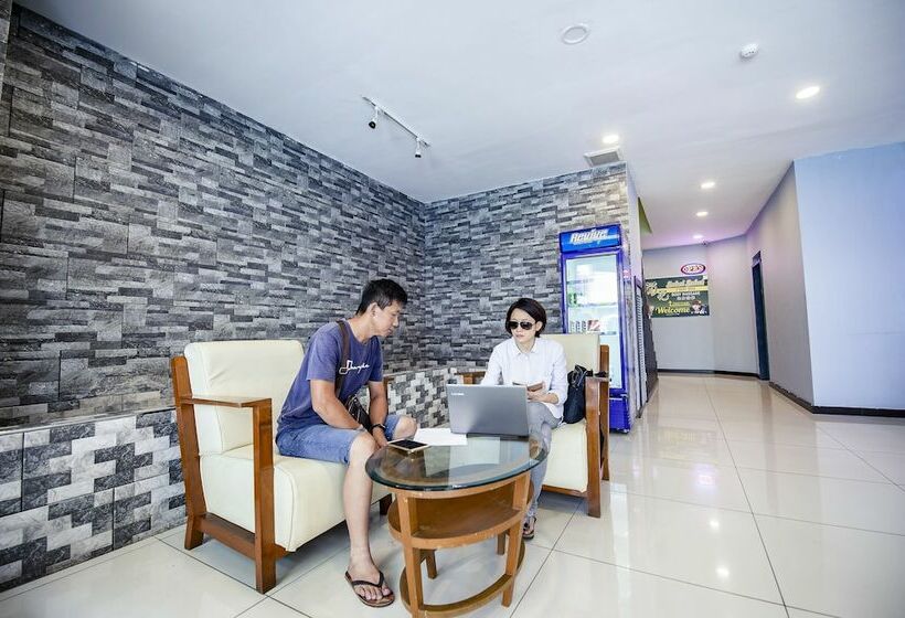 مُتل Pertama Lodge