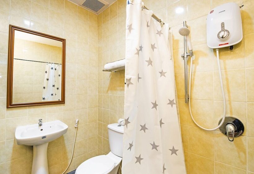 مُتل Pertama Lodge