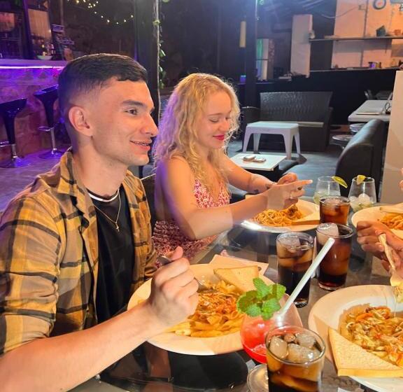 پانسیون Green Door San Gil