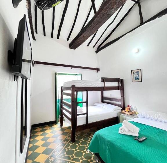 پانسیون Green Door San Gil