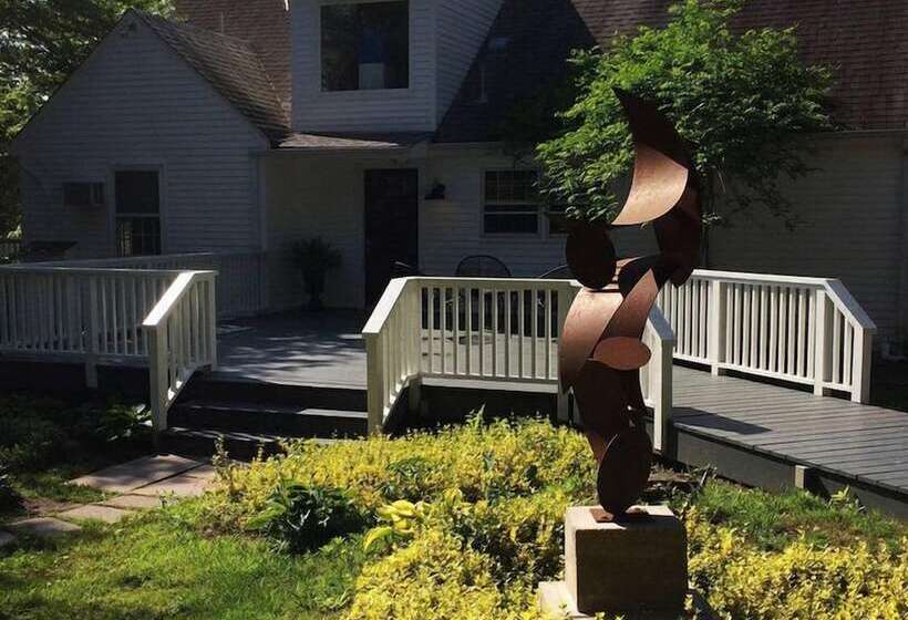 The Raven Resort