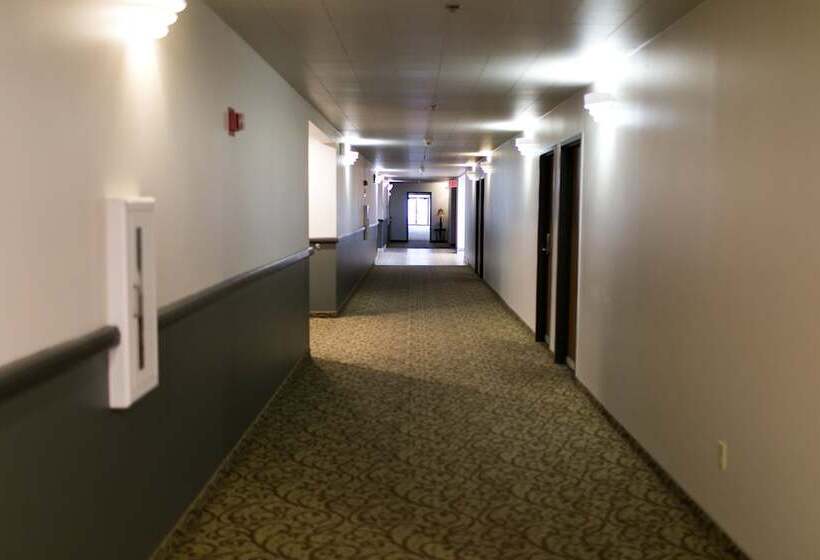 هتل Seaport Inn & Suites