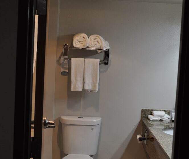 هتل Seaport Inn & Suites