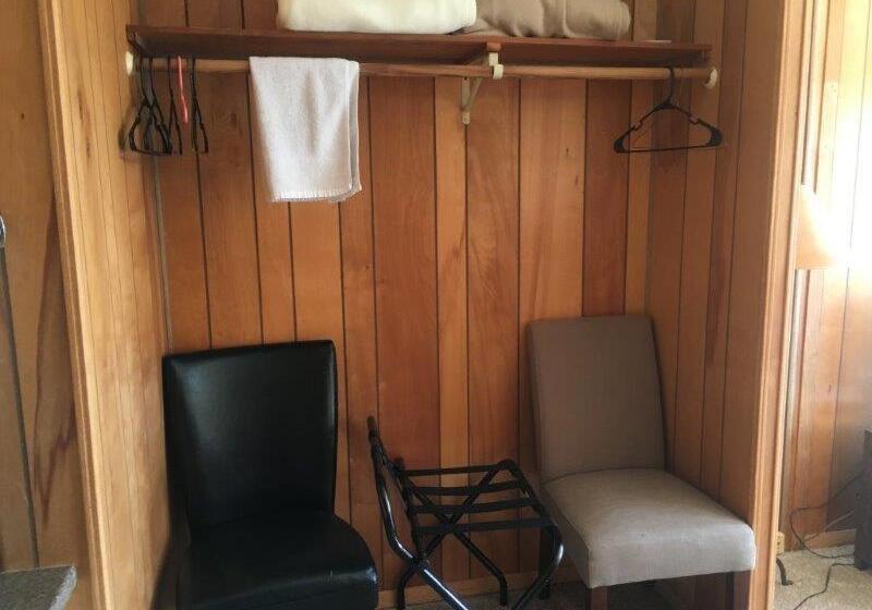 Tyee Restaurant And Motel