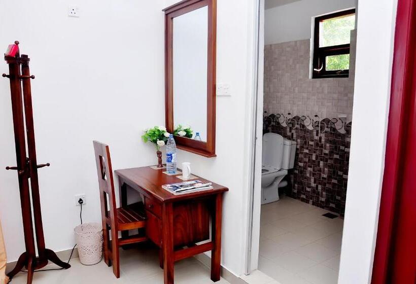تختخواب و صبحانه Little Swan Guest House