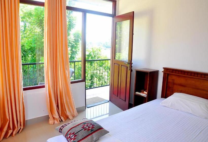 تختخواب و صبحانه Little Swan Guest House