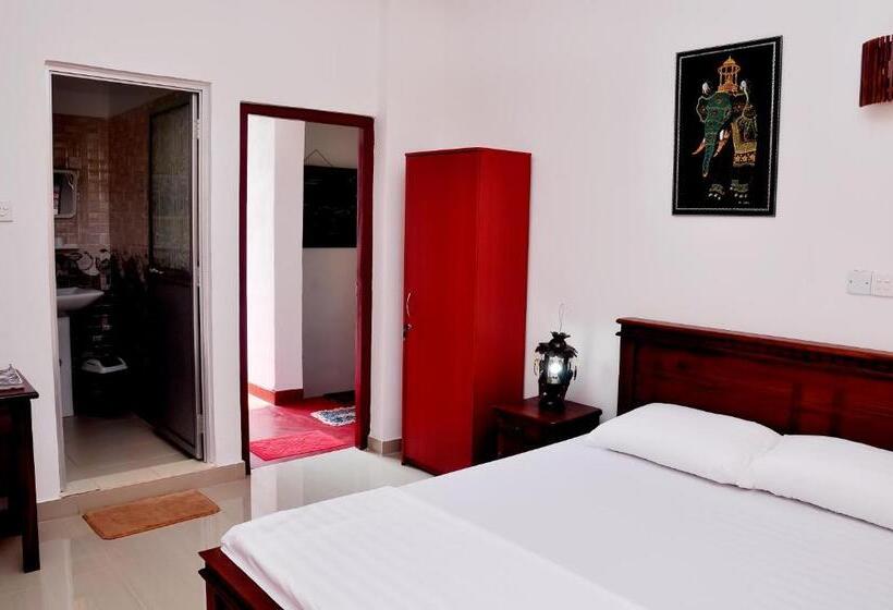 تختخواب و صبحانه Little Swan Guest House