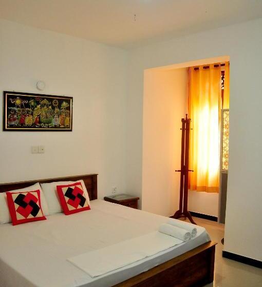 تختخواب و صبحانه Little Swan Guest House