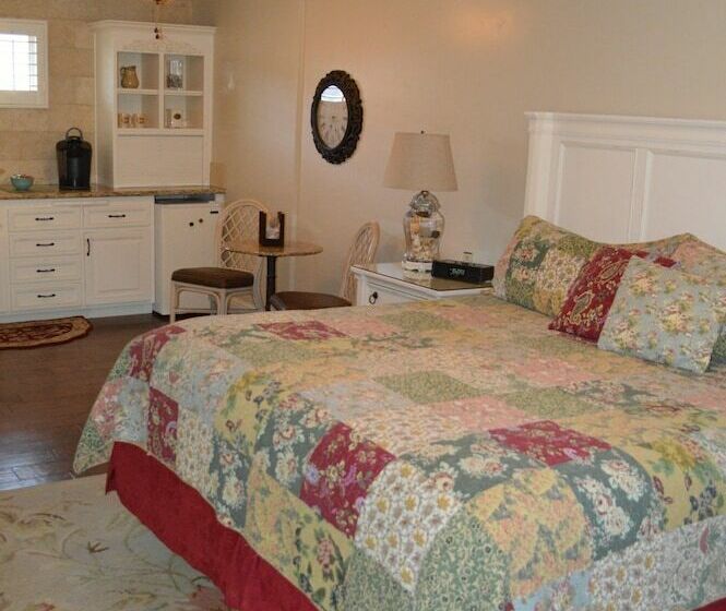 هتل Beachcomber Inn