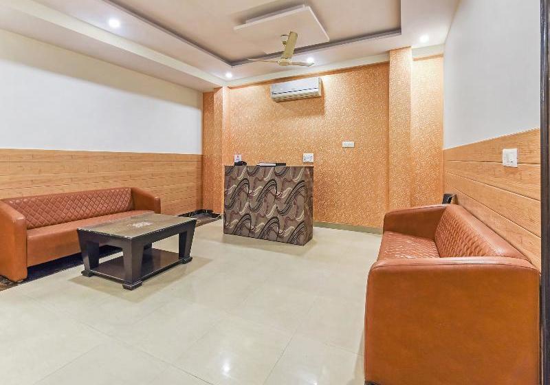 Отель Silverkey Executive Stays 19389 Divine Inn