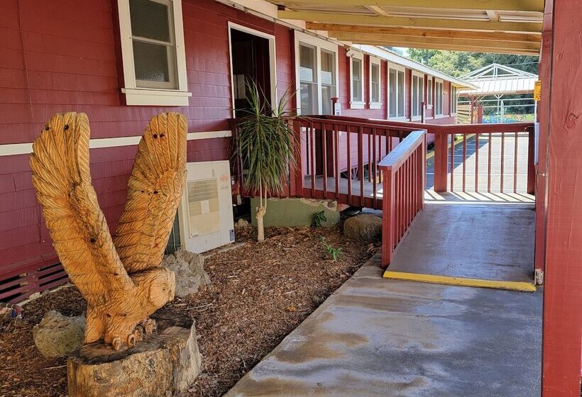 הוסטל Kohala Village Inn