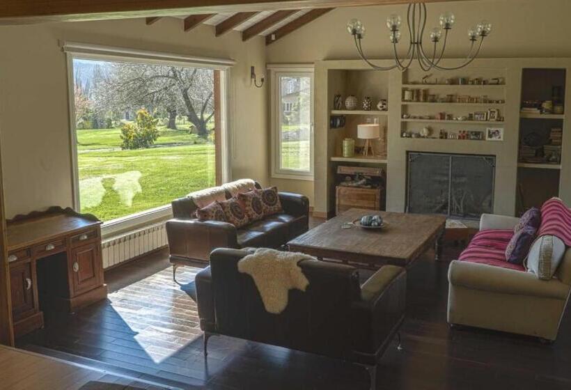 تختخواب و صبحانه La Aguada