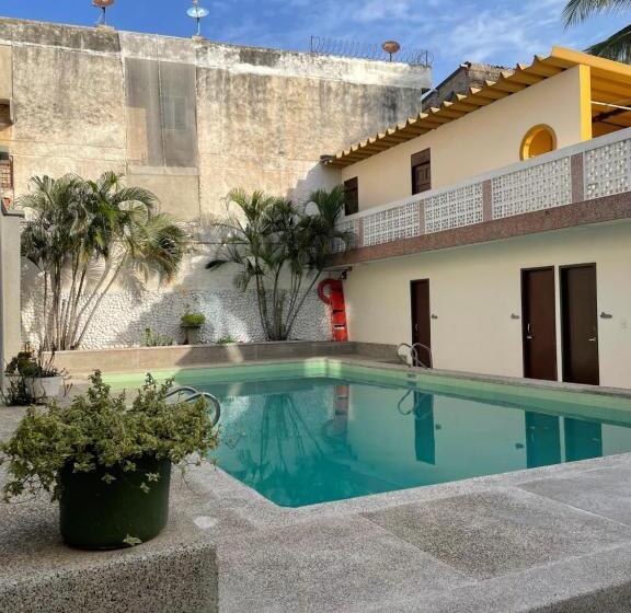 هتل Ayenda Skall 1319