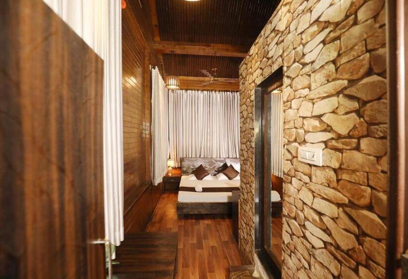 فندق Pali Village Resort